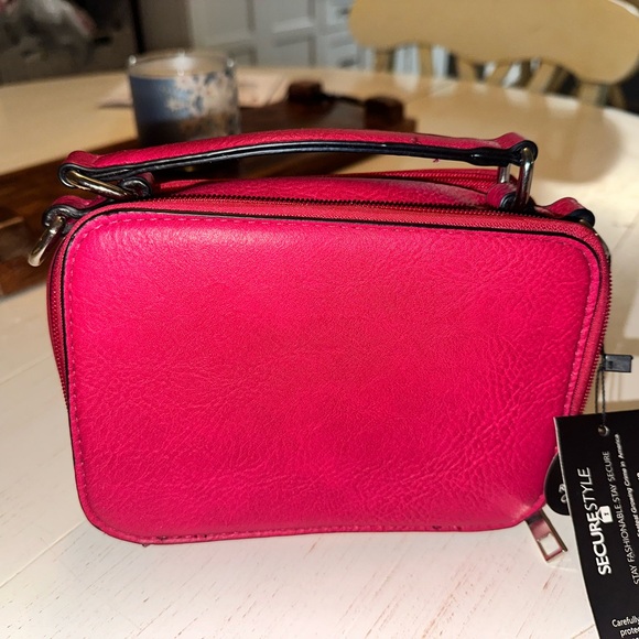 Stylish Red Leather Crossbody Bag - Picture 2 of 5